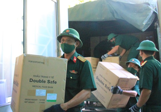 50 tấn hàng hóa phục vụ phòng chống dịch Covid-19 đến Đà Nẵng ảnh 6