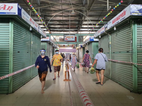 Đà Nẵng: Ngày đầu đi chợ bằng thẻ theo ngày chẵn lẻ ảnh 7