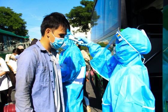 Đưa hơn 700 người Quảng Ngãi tại Đà Nẵng về quê ảnh 1