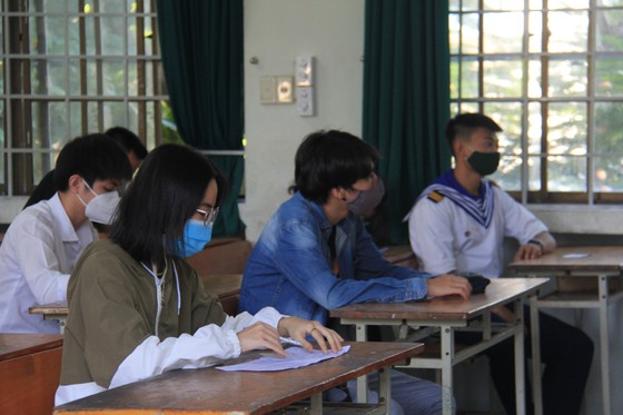 Gần 11.000 thí sinh thi tốt nghiệp THPT đợt 2 được lấy mẫu xét nghiệm Covid-19 tại Đà Nẵng ảnh 13