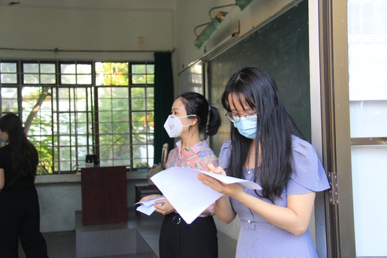 Gần 11.000 thí sinh thi tốt nghiệp THPT đợt 2 được lấy mẫu xét nghiệm Covid-19 tại Đà Nẵng ảnh 11
