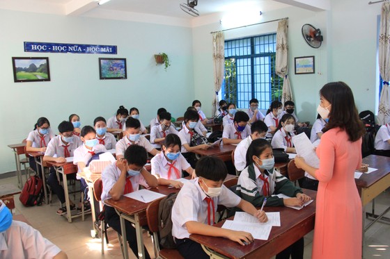 Học sinh Đà Nẵng đi học trở lại sau thời gian giãn cách do Covid-19 ảnh 4