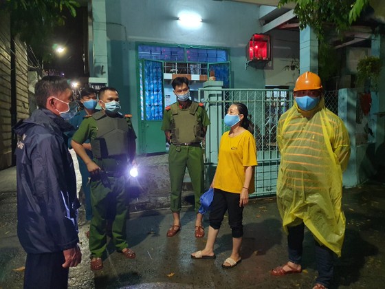 Đà Nẵng vận động sơ tán người dân đến nơi trú ẩn an toàn ảnh 10