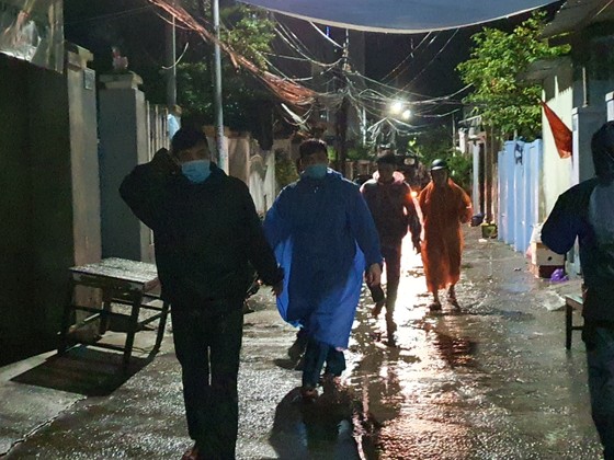 Đà Nẵng vận động sơ tán người dân đến nơi trú ẩn an toàn ảnh 3