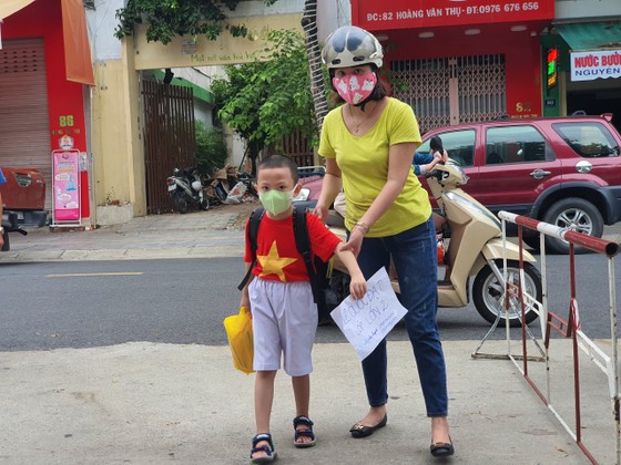Đà Nẵng: Học sinh tiểu học, trẻ mầm non quay lại trường sau dịch bệnh ảnh 13