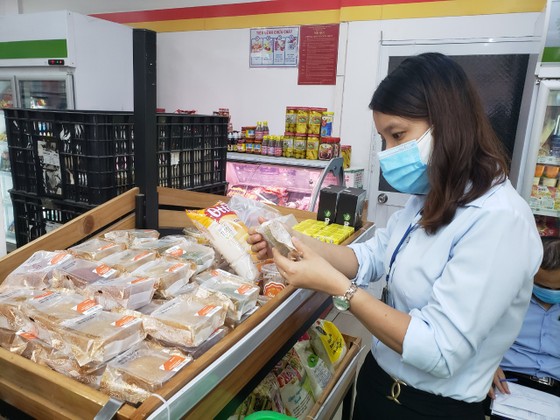 Đà Nẵng tăng cường kiểm tra cơ sở sản xuất kinh doanh bánh trung thu ảnh 3