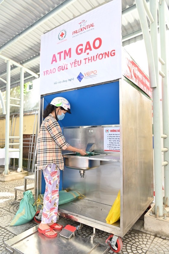 'ATM gạo - Trao gửi yêu thương' hỗ trợ người dân khó khăn tại Đà Nẵng ảnh 1