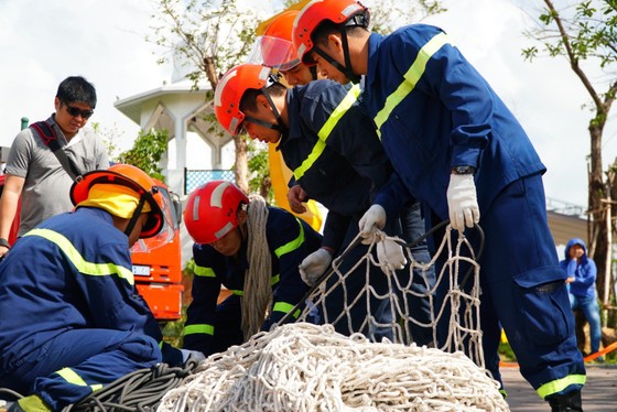 Đà Nẵng: Diễn tập cứu nạn, cứu hộ khẩn cấp ở các trò chơi mạo hiểm trên cao ảnh 1