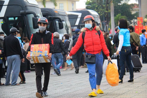 Đà Nẵng hỗ trợ xe đưa 3.000 lao động về quê đón tết ảnh 6