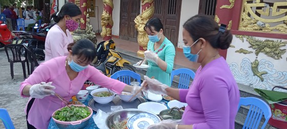 Đà Nẵng: Những bữa ăn phục vụ tổ lưu động làm căn cước công dân ảnh 1
