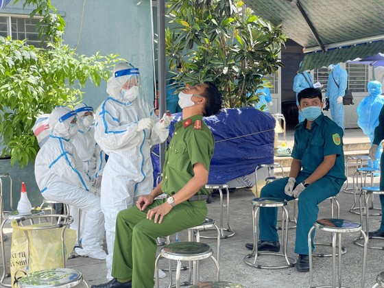 Đà Nẵng phong tỏa một số khu vực quanh vũ trường New Phương Đông ảnh 6