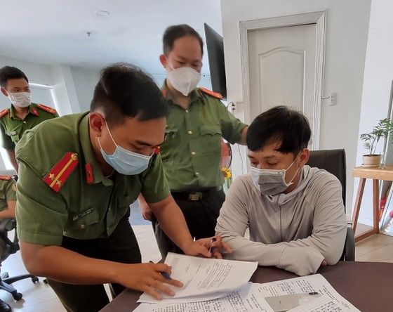 Tiếp tay cho người nhập cảnh trái phép "đội lốt" chuyên gia, một giám đốc bị bắt ảnh 1