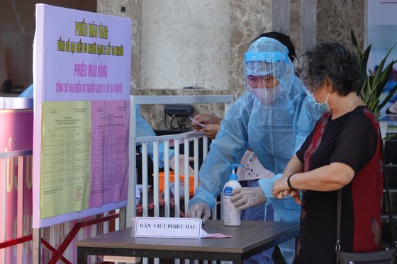 Đà Nẵng: Diễn tập bầu cử tại khu vực phong toả chung cư F-Home ảnh 6