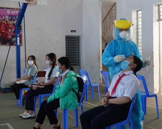 Đà Nẵng: Xét nghiệm SARS-CoV-2 cho hơn 14.000 thí sinh tham dự kỳ thi tuyển sinh lớp 10 ảnh 7
