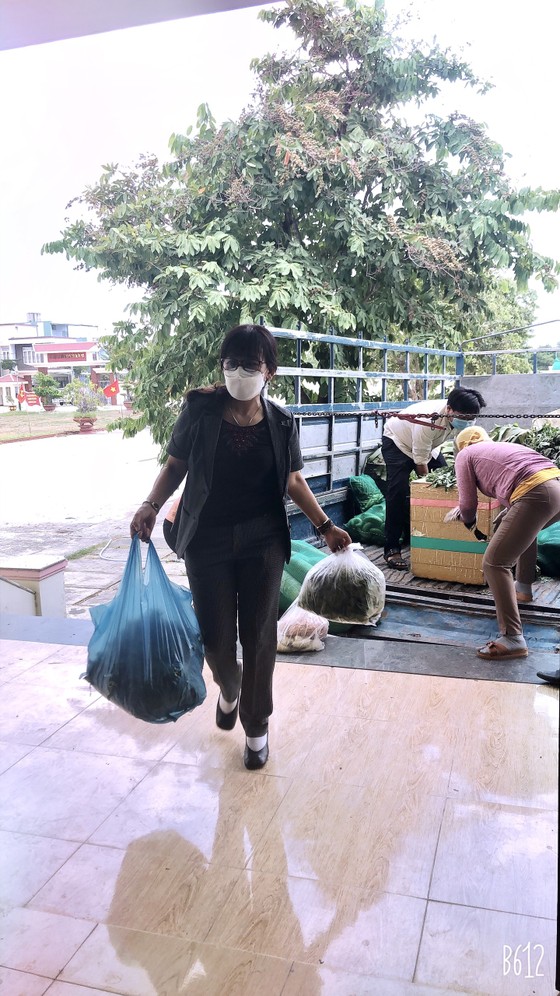 Quảng Nam hỗ trợ cho Đà Nẵng hơn 30 tấn thực phẩm thiết yếu ảnh 9