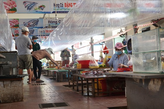 Đà Nẵng: Ngày đầu mở lại một số chợ truyền thống ảnh 8
