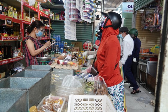 Đà Nẵng: Ngày đầu mở lại một số chợ truyền thống ảnh 11