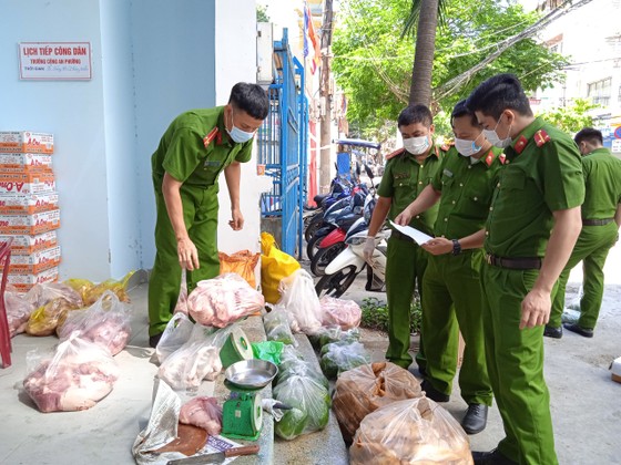  Công an Đà Nẵng mở 30 container phục vụ hàng thiết yếu giá rẻ cho người dân ảnh 30