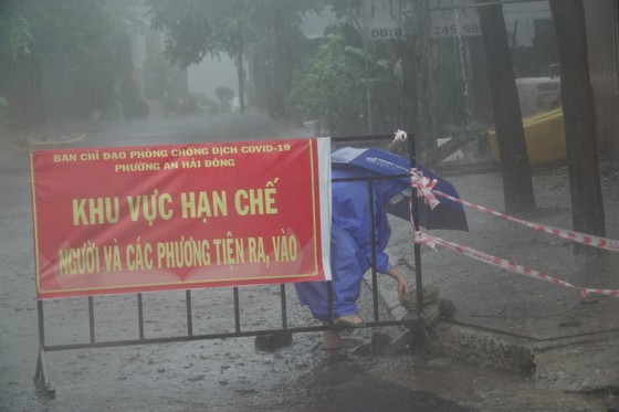  Đà Nẵng: Bão số 5 gây mưa lớn, gió giật và ngập úng nặng ảnh 13