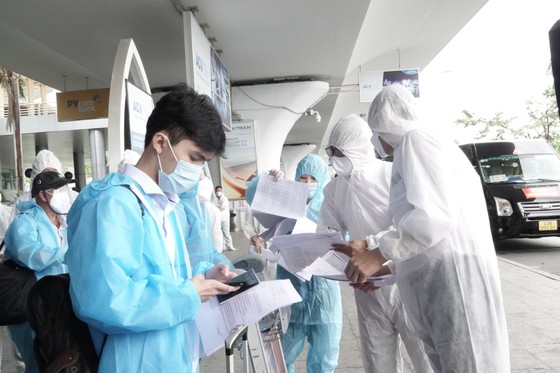 Đà Nẵng: Chuyến bay 0 đồng đưa bà bầu, trẻ em, người già yếu, người khó khăn về quê ảnh 9