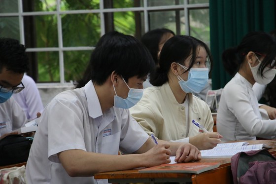 Đà Nẵng: Ngày đầu học sinh lớp 12 quay trở lại trường ảnh 5