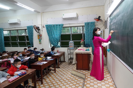 Đà Nẵng: Học sinh lớp 1, 8, 9 háo hức đến trường học trực tiếp ảnh 6
