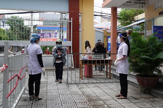 Đà Nẵng: Học sinh lớp 1, 8, 9 háo hức đến trường học trực tiếp ảnh 8