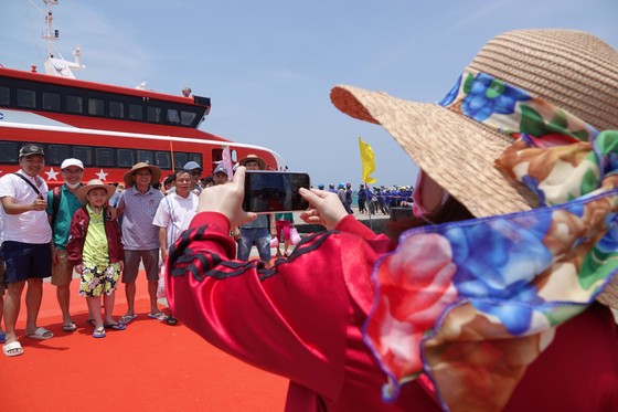 Những hành khách đầu tiên trên tuyến vận tải thủy Đà Nẵng - Lý Sơn  ảnh 9