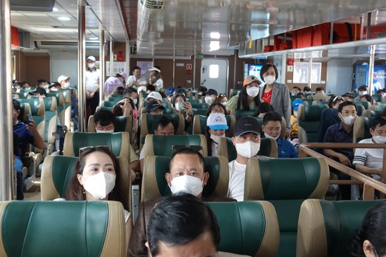 Những hành khách đầu tiên trên tuyến vận tải thủy Đà Nẵng - Lý Sơn  ảnh 7