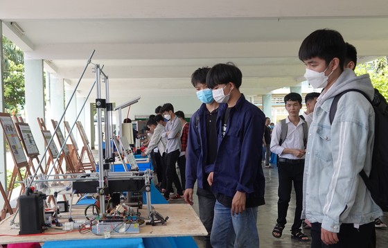Đà Nẵng vững bước trên hành trình chuyển đổi số - Bài 4: Đào tạo, chuẩn bị nguồn nhân lực chuyển đổi số ảnh 4