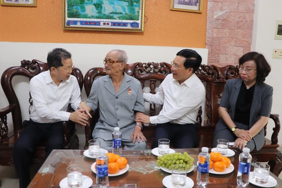 Phó Thủ tướng Thường trực Chính phủ Phạm Bình Minh tri ân người có công với cách mạng tại Đà Nẵng ảnh 4