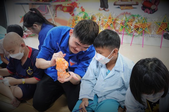 Rộn ràng tết Trung thu tại các bệnh viện ở Đà Nẵng ảnh 3