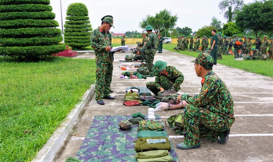Quân khu 5 huy động máy bay, xe đặc chủng, xuồng máy ứng phó bão số 4 ảnh 1
