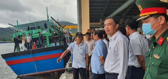 Các tỉnh miền Trung yêu cầu người dân không ra khỏi nhà từ 18 giờ ngày 27-9 ảnh 2