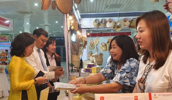 Gần 150 gian hàng tham gia Hội chợ hàng Việt - Đà Nẵng 2022 ảnh 1
