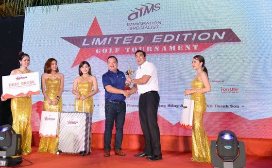 Golfer Nguyễn Ngọc Khôi nhận giải Best Gross. Ảnh GolfMaster