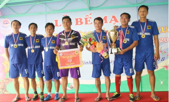 Giải bóng đá mừng Đảng mừng Xuân 2018 – Cúp Bình Điền Tây Ninh lần 1: Sở NN&PTNT đoạt Cúp vàng ảnh 1