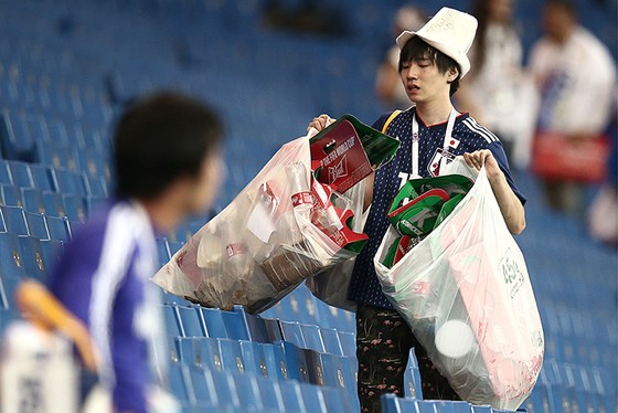 CĐV Nhật Bản để lại dấu ấn đẹp tại World Cup 2018 ảnh 1