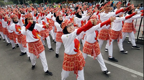 Nước chủ nhà muốn dùng điệu nhảy truyền thống tạo không khí hào hứng cho sự kiện thể thao sắp tới. Ảnh: AAP