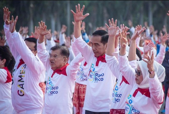 Tổng thống Indonesia và người dân nhảy điệu poco-poco quảng bá Asiad 18 ảnh 1