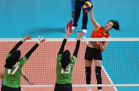 Bóng chuyền nữ: Việt Nam thắng thuyết phục Indonesia ngay tại Jakarta ảnh 1