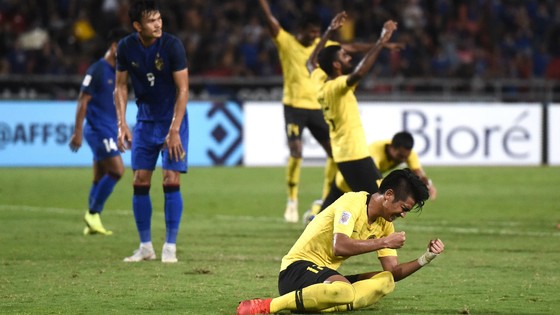Irfan Zakaria tự trách mình sau bàn phản lưới nhà trong trận bán kết lượt về.