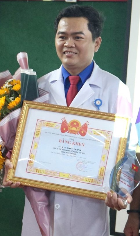 Thầy thuốc trẻ hết lòng với nghề ảnh 4
