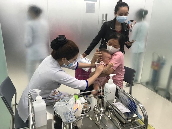 Đưa vào hoạt động trung tâm tiêm chủng phục vụ người dân vùng ngoại thành TPHCM ảnh 1