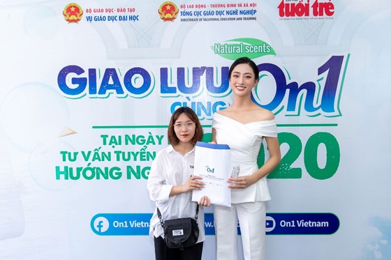 ON1 trao tặng hơn 60.000 'combo sạch khuẩn' cho ngày hội tư vấn tuyển sinh 2020 tại TPHCM và Hà Nội ảnh 2