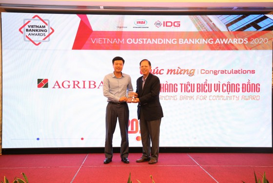 Agribank được vinh danh 2 giải thưởng Ngân hàng Việt Nam tiêu biểu 2020 ảnh 2