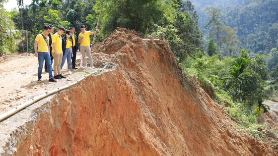 Tết ấm đến với Trà Leng và Rào Trăng ảnh 1