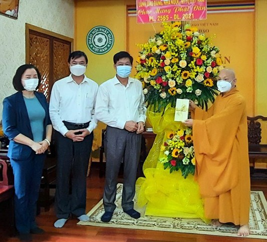 Phó Ban Dân vận Trung ương thăm, chúc mừng Đại lễ Phật đản ảnh 1