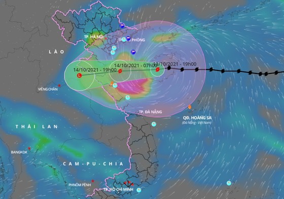 Sáng 14-10, bão số 8 vào vùng biển từ Nam Định đến Quảng Bình ảnh 2