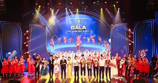 VĐV của thể thao Hà Nội tham dự đêm gala chào mừng SEA Games 31. Ảnh: HNTV
